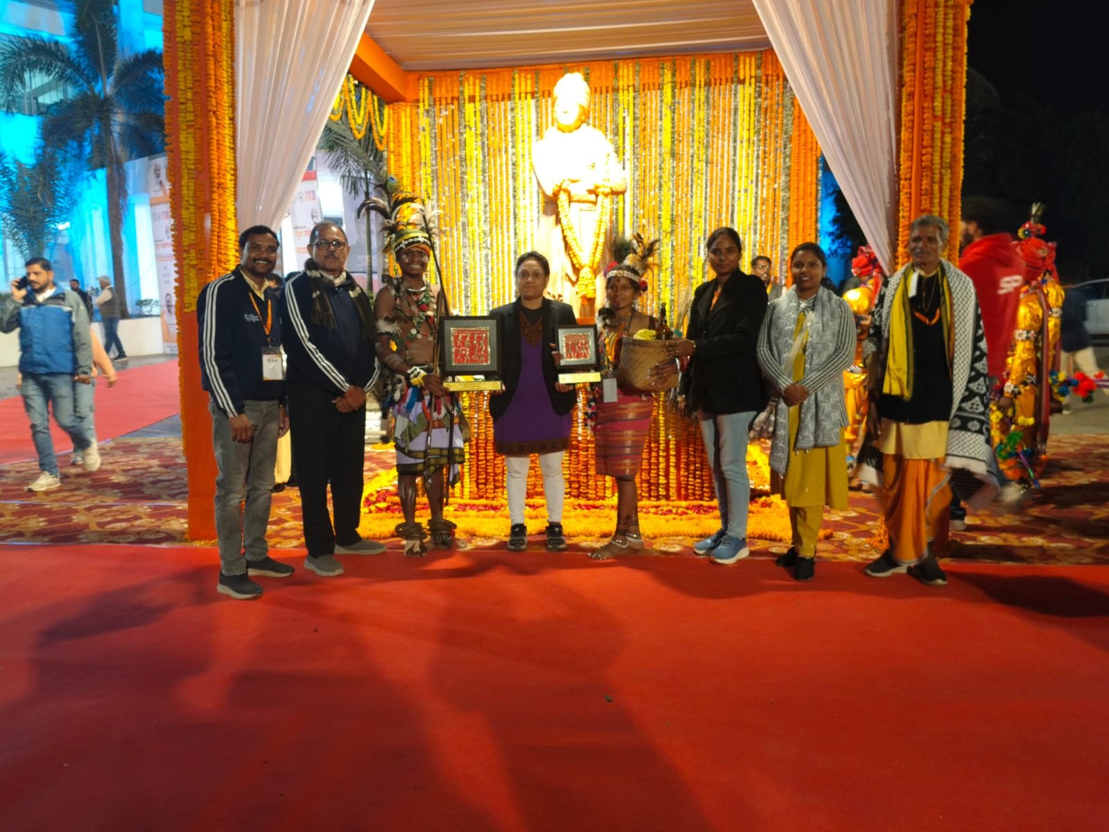 राज्य स्तरीय युवा महोत्सव में सूरजपुर जिला पारंपरिक वेशभूषा में प्रथम स्थान पर रहा*