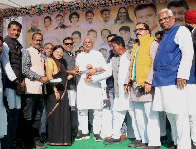 कांग्रेस के राष्ट्रीय महासचिव भूपेश बघेल का जिले में  किया गया भव्य स्वागत