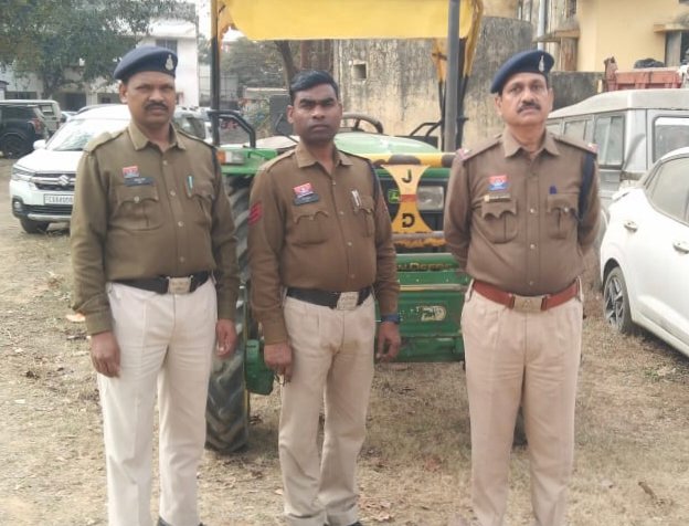 चोरी हुए ट्रेक्टर को थाना सूरजपुर पुलिस ने किया बरामद